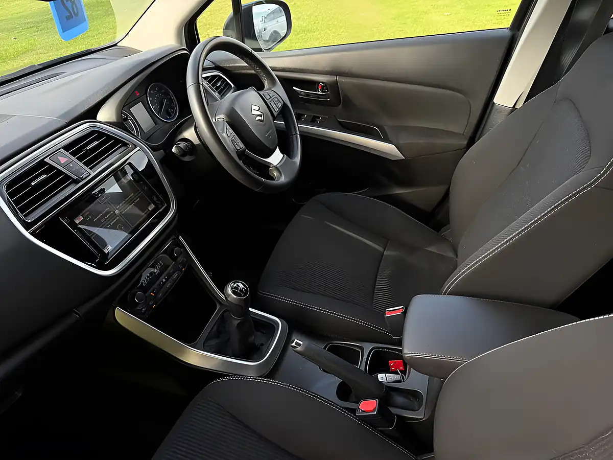 Used 2018 Suzuki SX4 S-Cross Sz-T Blue - Interior and Exterior details 10