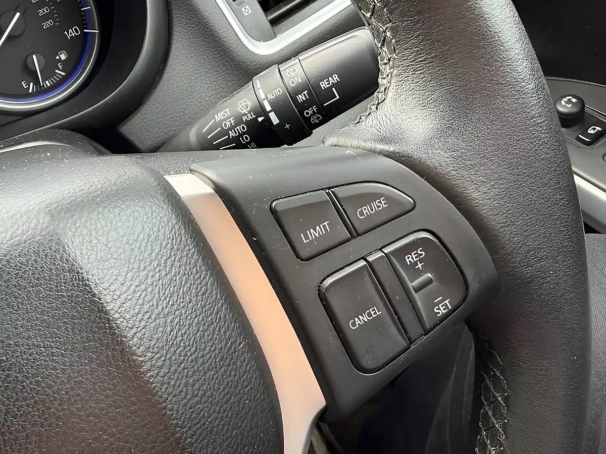 Used 2018 Suzuki SX4 S-Cross Sz-T Blue - Interior and Exterior details 14