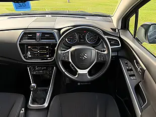 Used 2018 Suzuki SX4 S-Cross Sz-T Blue - Interior and Exterior details 7