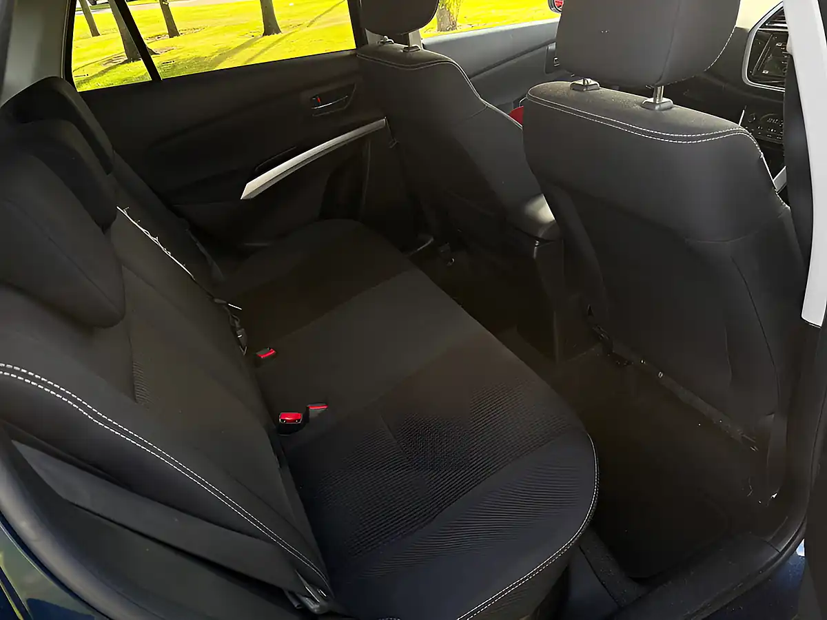 Used 2018 Suzuki SX4 S-Cross Sz-T Blue - Interior and Exterior details 8