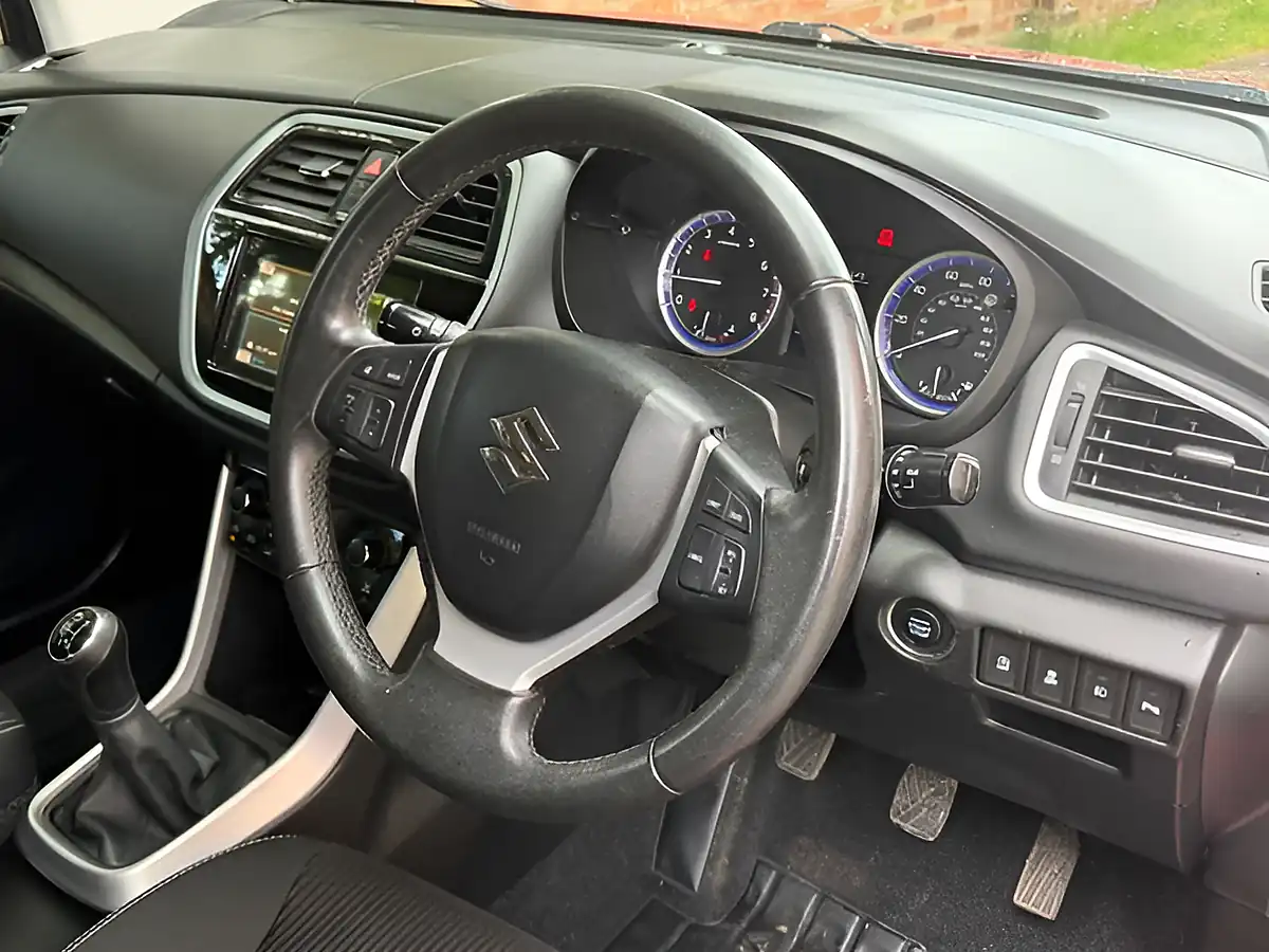 Used 2018 Suzuki Sx4 S-Cross Sz-T Red - Interior and Exterior details 6