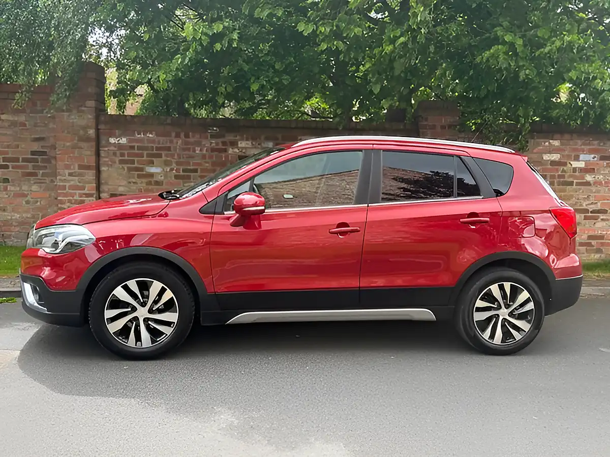Used 2018 Suzuki Sx4 S-Cross Sz-T Red - Interior and Exterior details 8