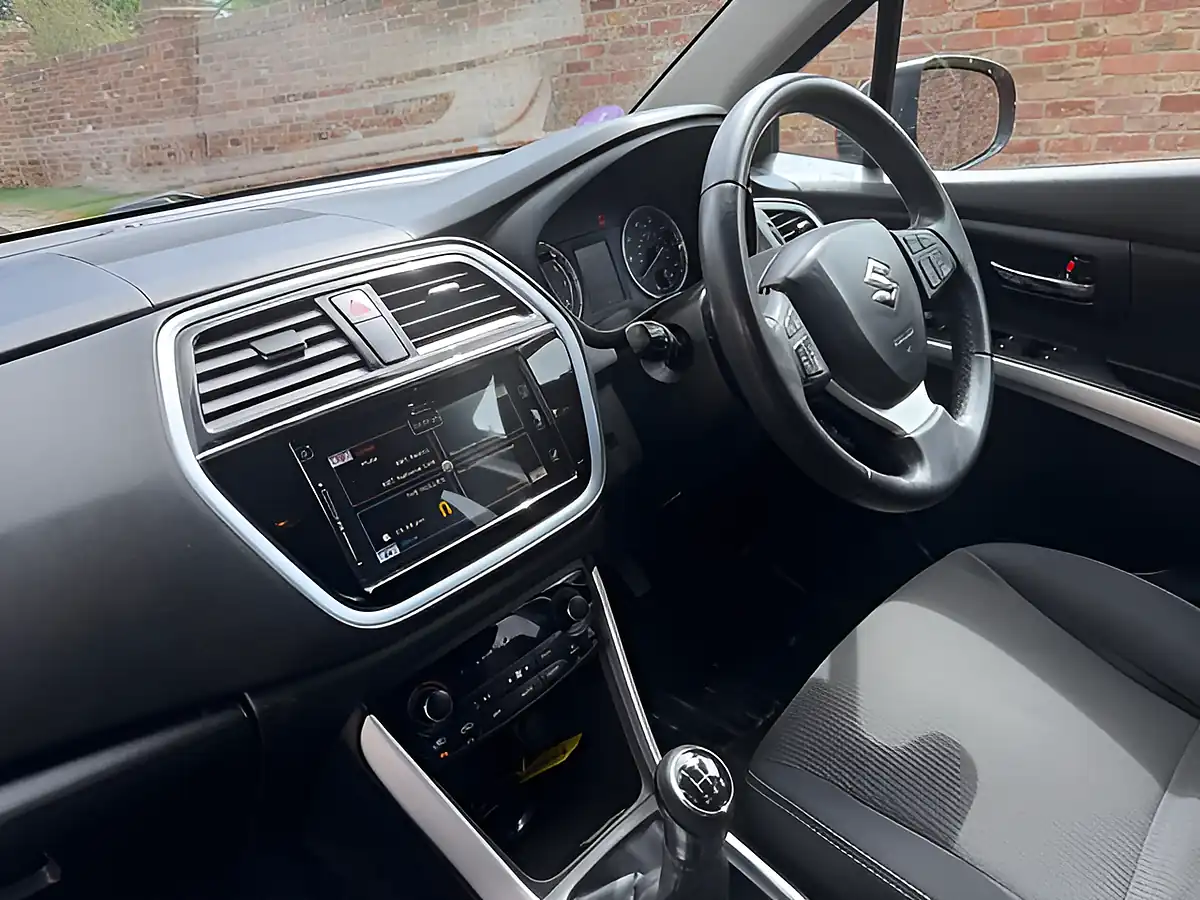 Used 2018 Suzuki Sx4 S-Cross Sz-T Red - Interior and Exterior details 9