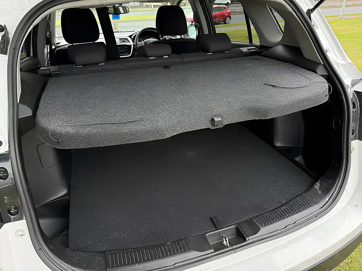Used 2018 Suzuki SX4 S-Cross Sz-T Red - Interior and Exterior details 12