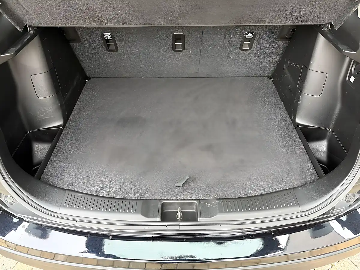 Used 2018 Suzuki SX4 S-Cross SZ4 Black - Interior and Exterior details 19