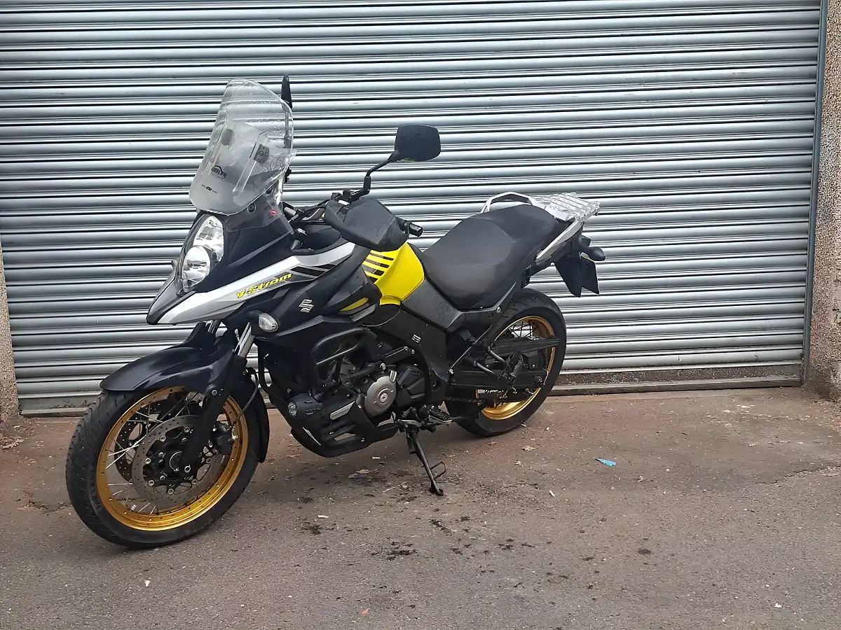 Used 2018 Suzuki V-Strom 650 Yellow - Interior and Exterior details 4