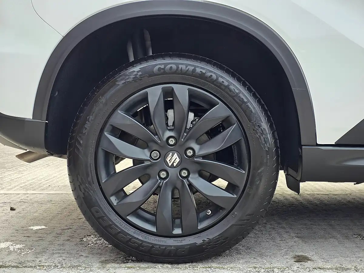 Used 2018 Suzuki Vitara Kuro White - Interior and Exterior details 11