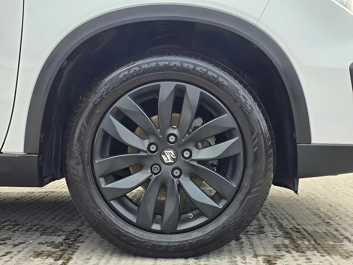 Used 2018 Suzuki Vitara Kuro White - Interior and Exterior details 12