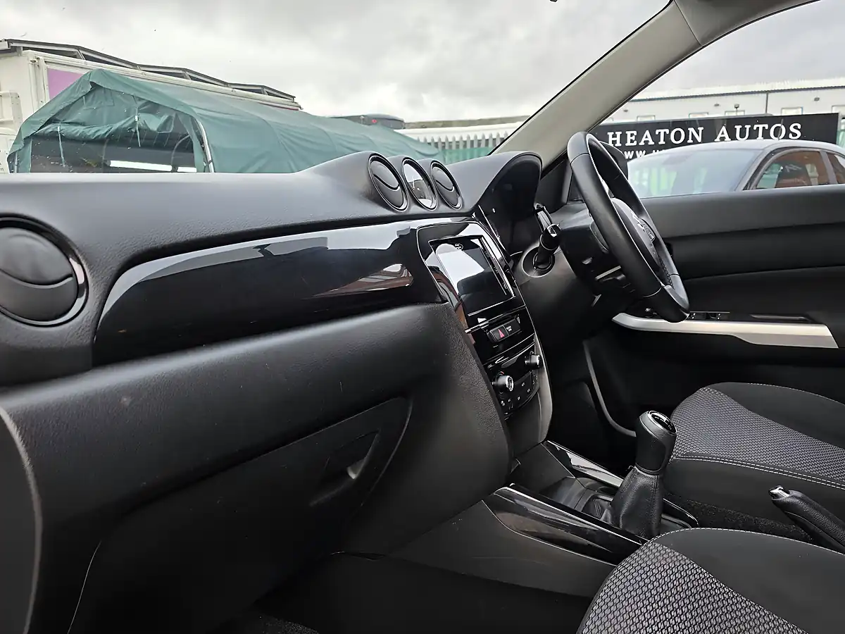 Used 2018 Suzuki Vitara Kuro White - Interior and Exterior details 3