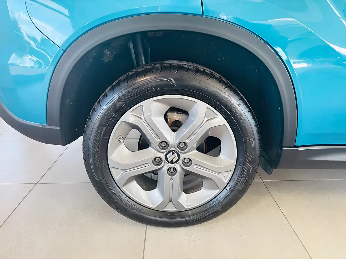 Used 2018 Suzuki Vitara Sz-T Blue - Interior and Exterior details 13