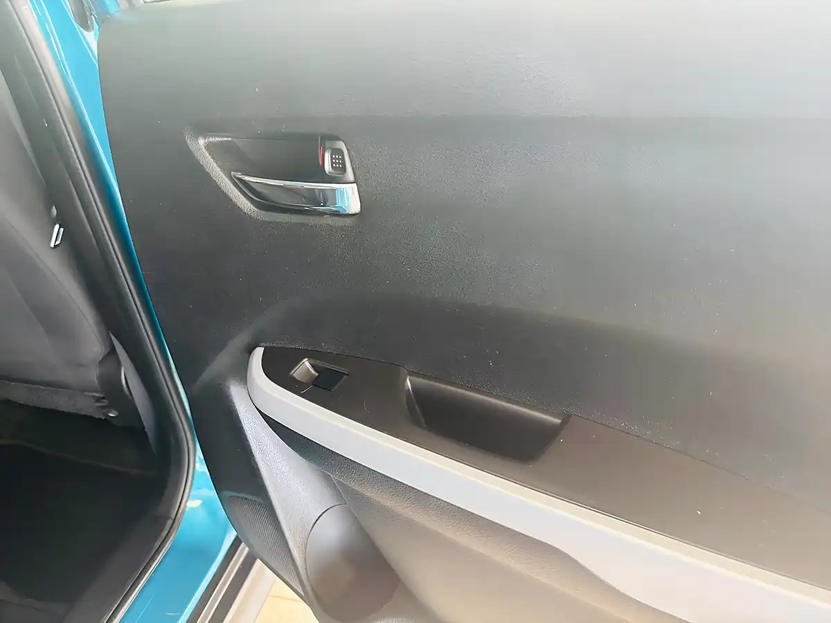 Used 2018 Suzuki Vitara Sz-T Blue - Interior and Exterior details 14