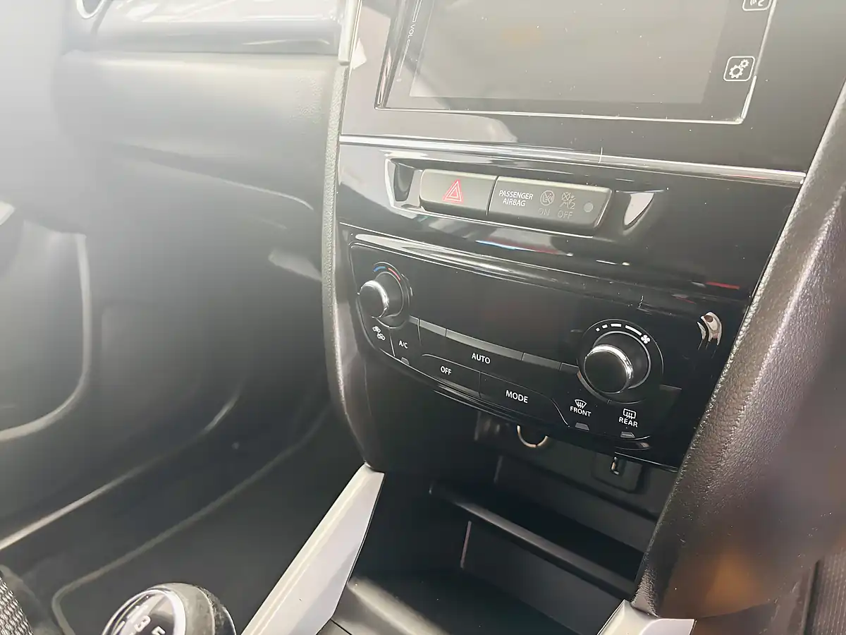 Used 2018 Suzuki Vitara Sz-T Blue - Interior and Exterior details 19