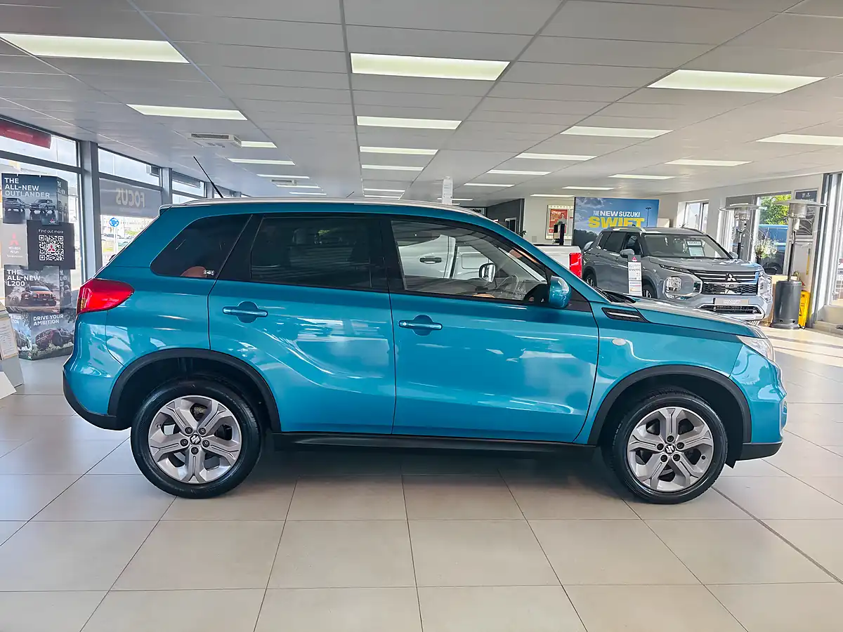 Used 2018 Suzuki Vitara Sz-T Blue - Interior and Exterior details 7