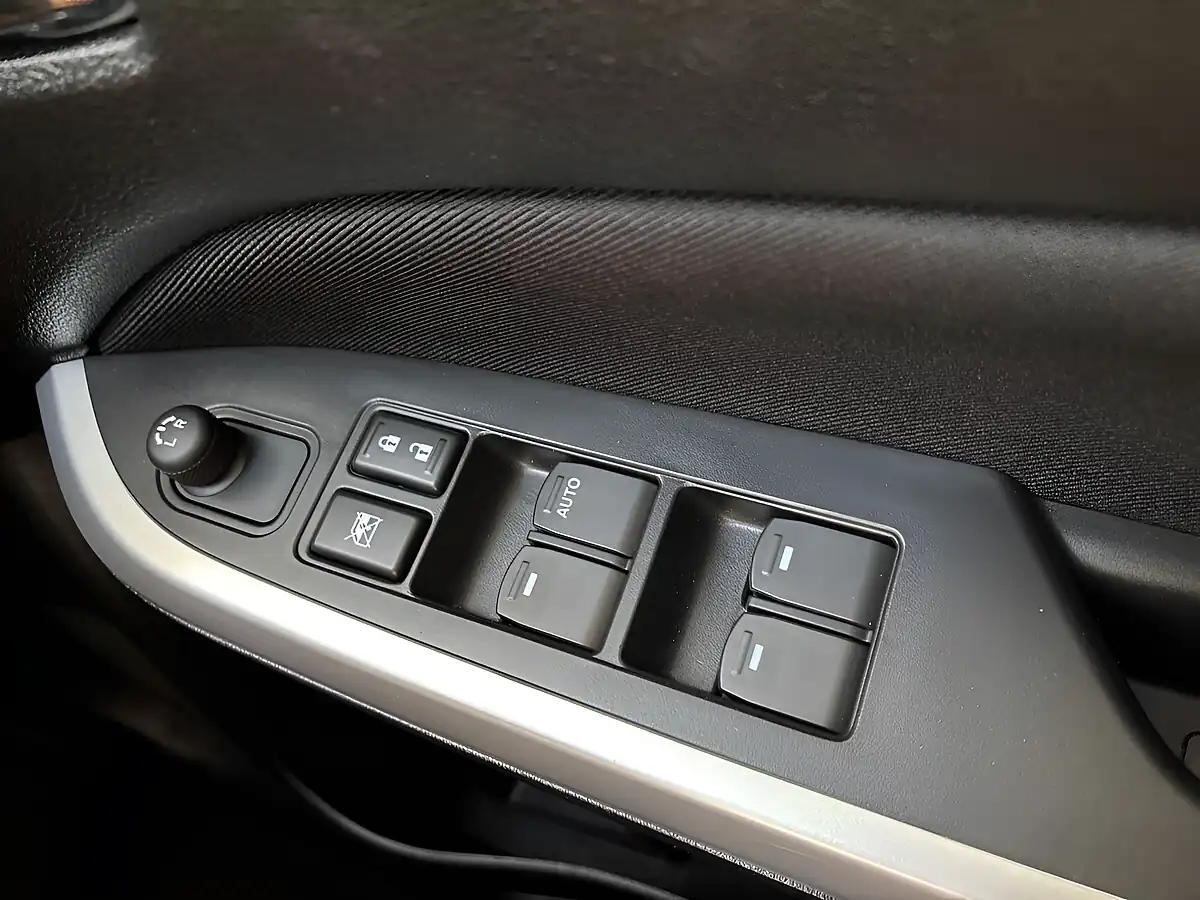 Used 2018 Suzuki Vitara Sz-T Red - Interior and Exterior details 16
