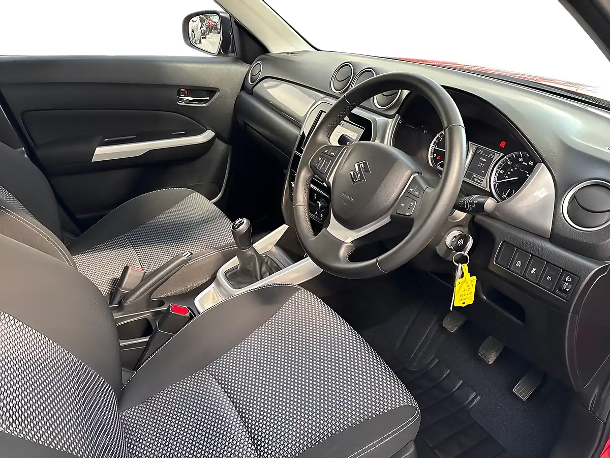 Used 2018 Suzuki Vitara Sz-T Red - Interior and Exterior details 8