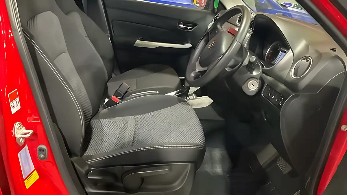 Used 2018 Suzuki Vitara Sz-T Red - Interior and Exterior details 9