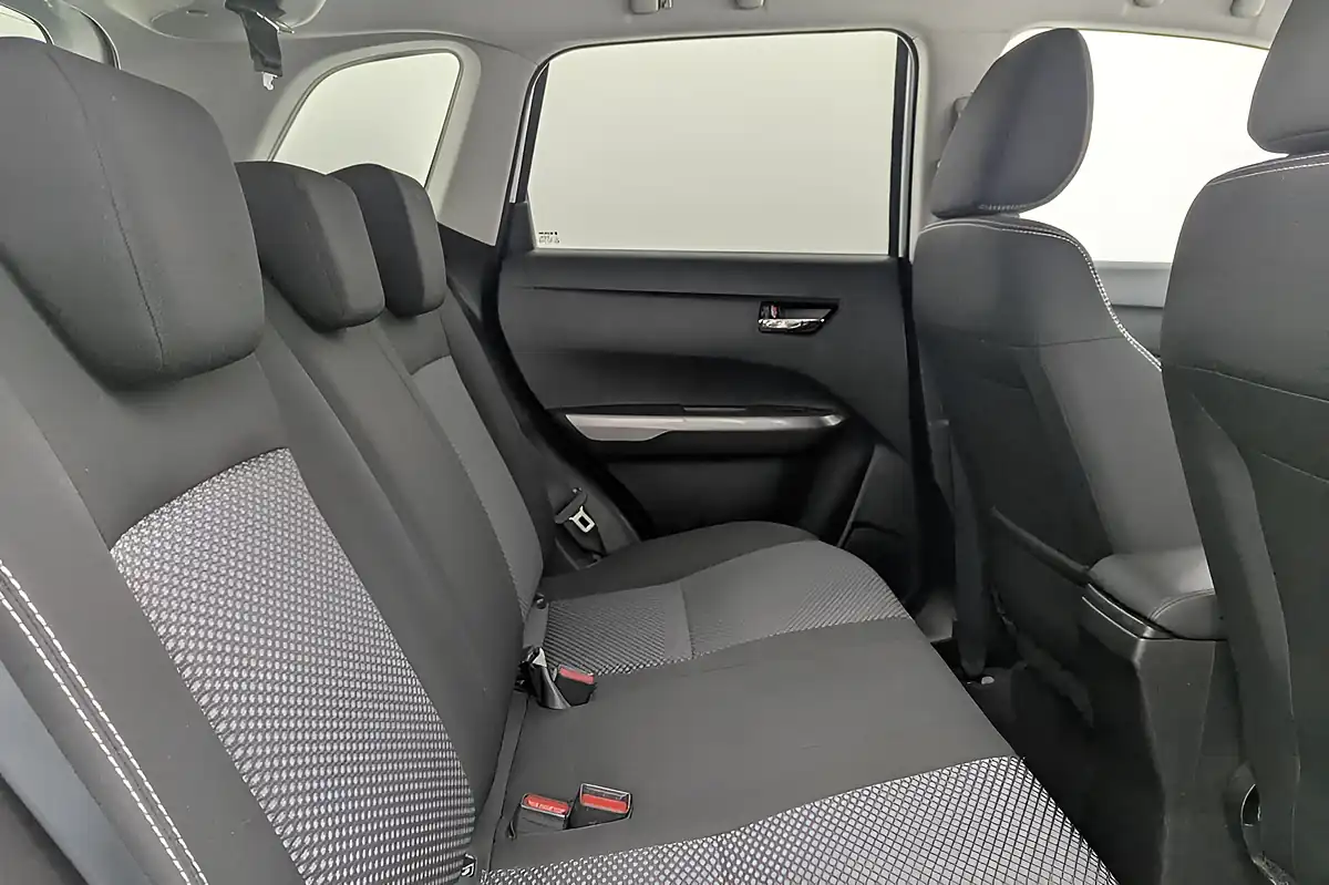 Used 2018 Suzuki Vitara Sz-T White - Interior and Exterior details 10