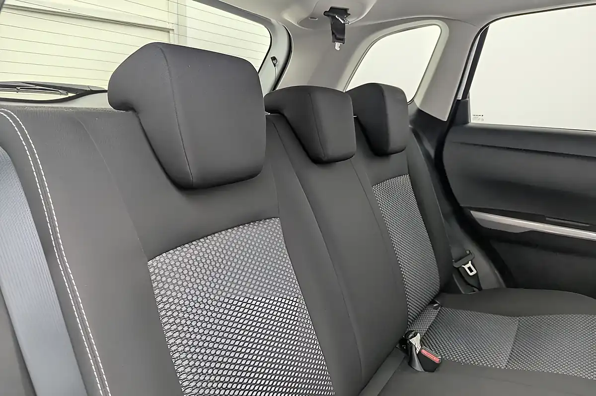 Used 2018 Suzuki Vitara Sz-T White - Interior and Exterior details 11
