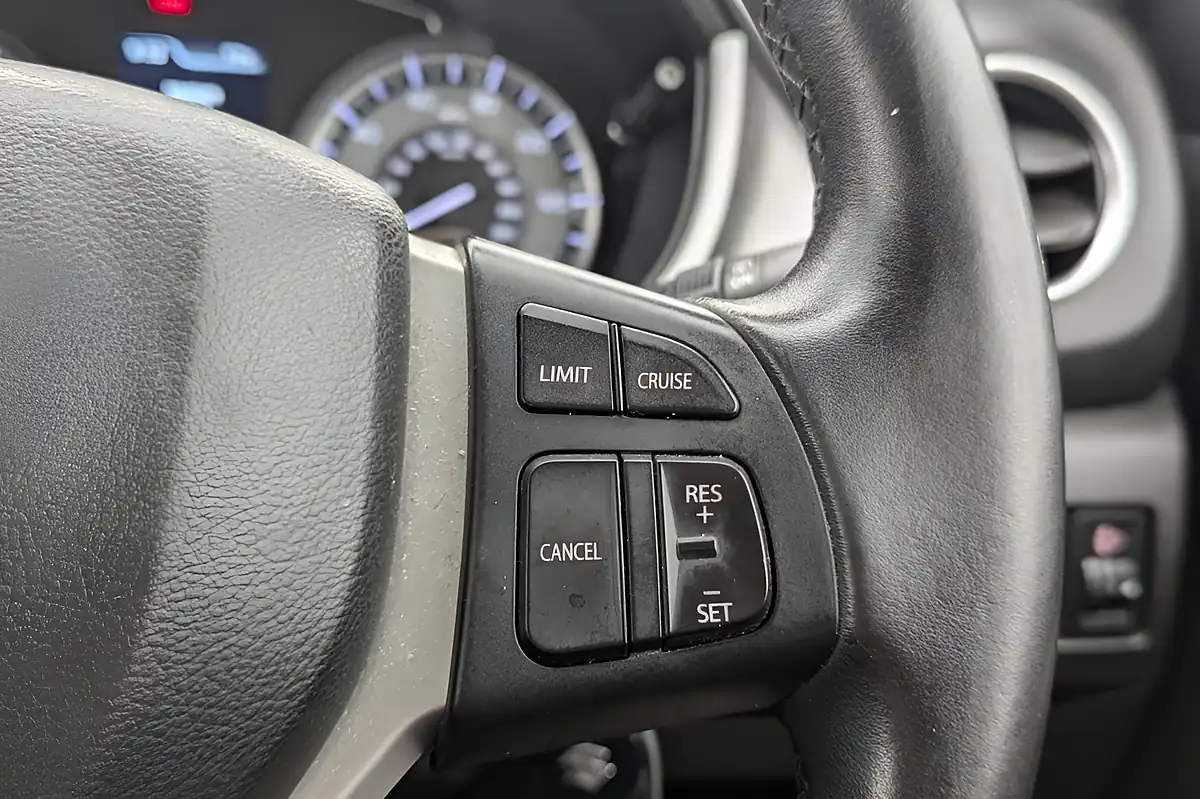Used 2018 Suzuki Vitara Sz-T White - Interior and Exterior details 15