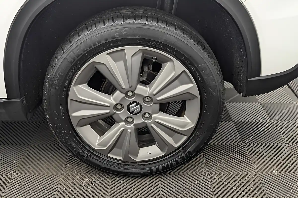 Used 2018 Suzuki Vitara Sz-T White - Interior and Exterior details 20