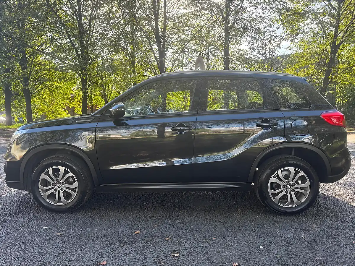Used 2018 Suzuki Vitara SZ4 Black - Interior and Exterior details 5
