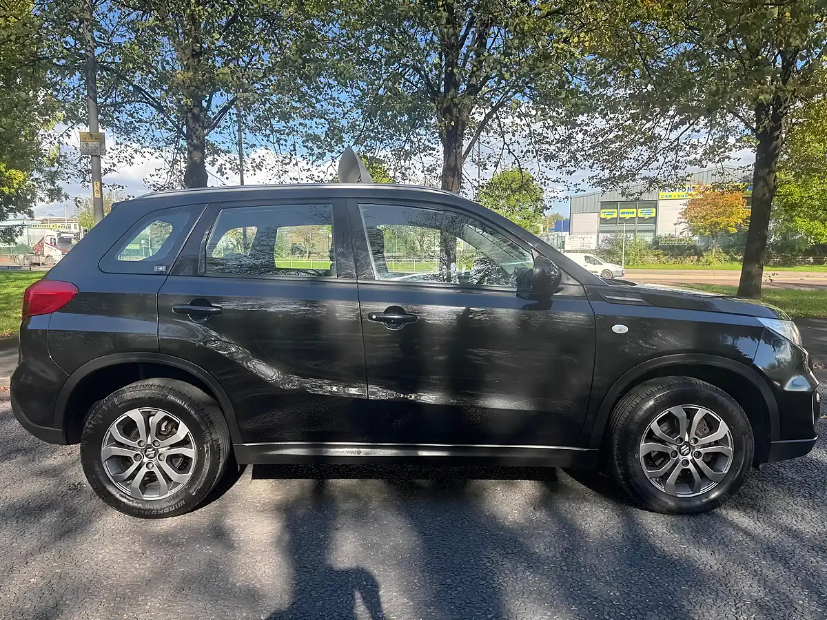Used 2018 Suzuki Vitara SZ4 Black - Interior and Exterior details 9