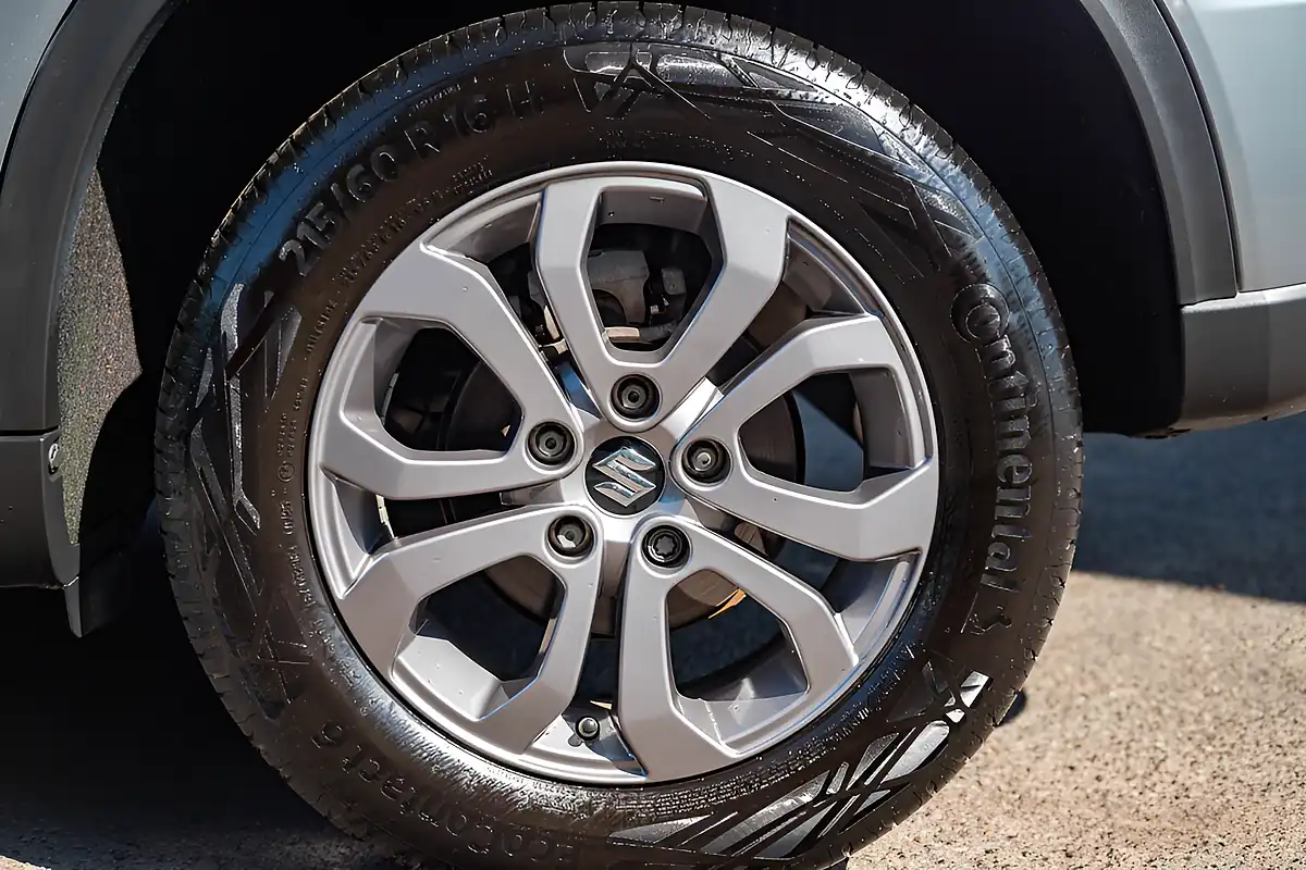 Used 2018 Suzuki Vitara SZ4 Galactic Grey - Interior and Exterior details 12