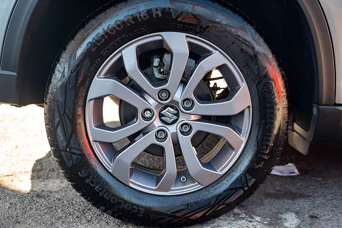 Used 2018 Suzuki Vitara SZ4 Galactic Grey - Interior and Exterior details 13