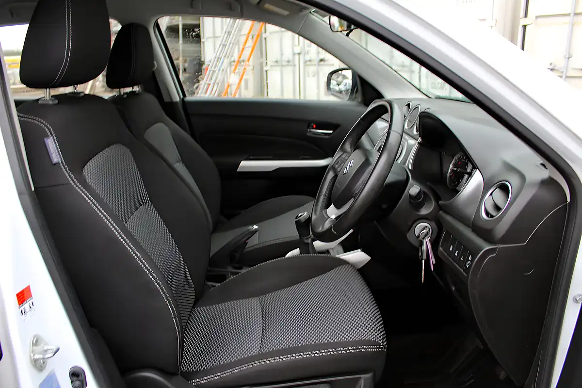 Used 2018 Suzuki Vitara SZ4 White - Interior and Exterior details 12