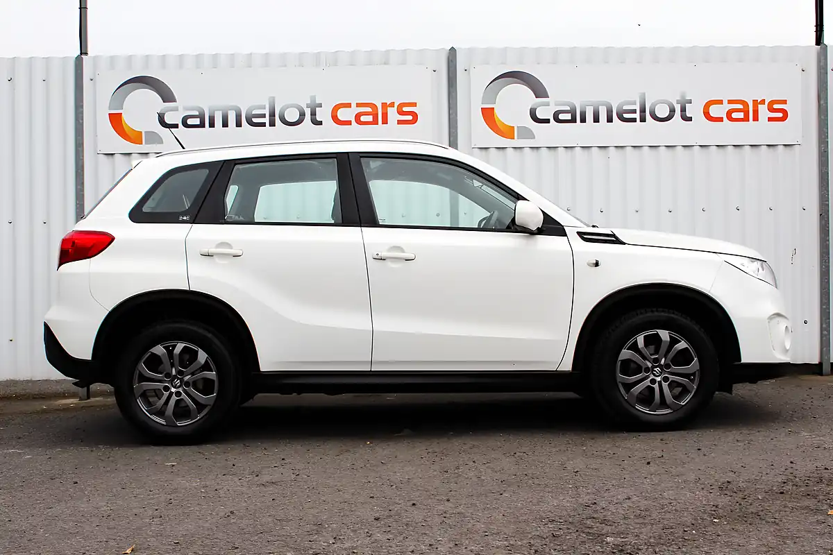 Used 2018 Suzuki Vitara SZ4 White - Interior and Exterior details 5