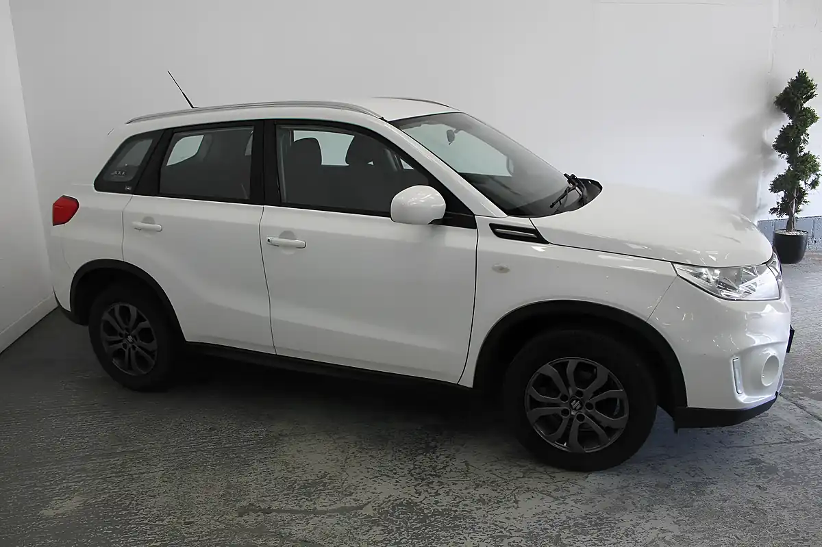 Used 2018 Suzuki Vitara SZ4 White - Interior and Exterior details 3