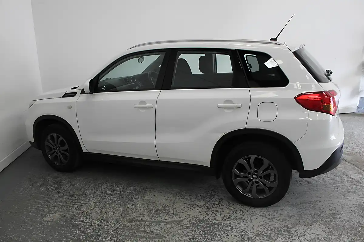 Used 2018 Suzuki Vitara SZ4 White - Interior and Exterior details 7