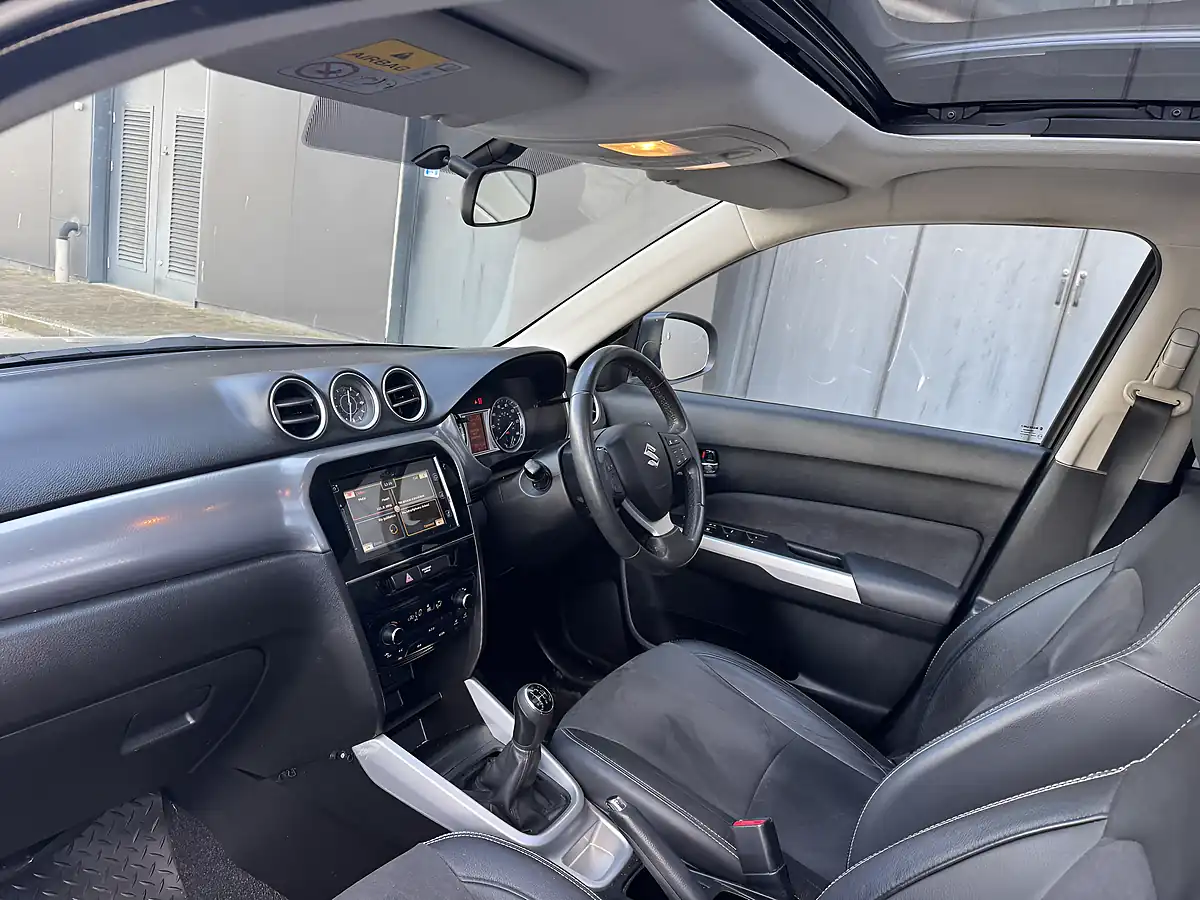 Used 2018 Suzuki Vitara SZ5 Black - Interior and Exterior details 16