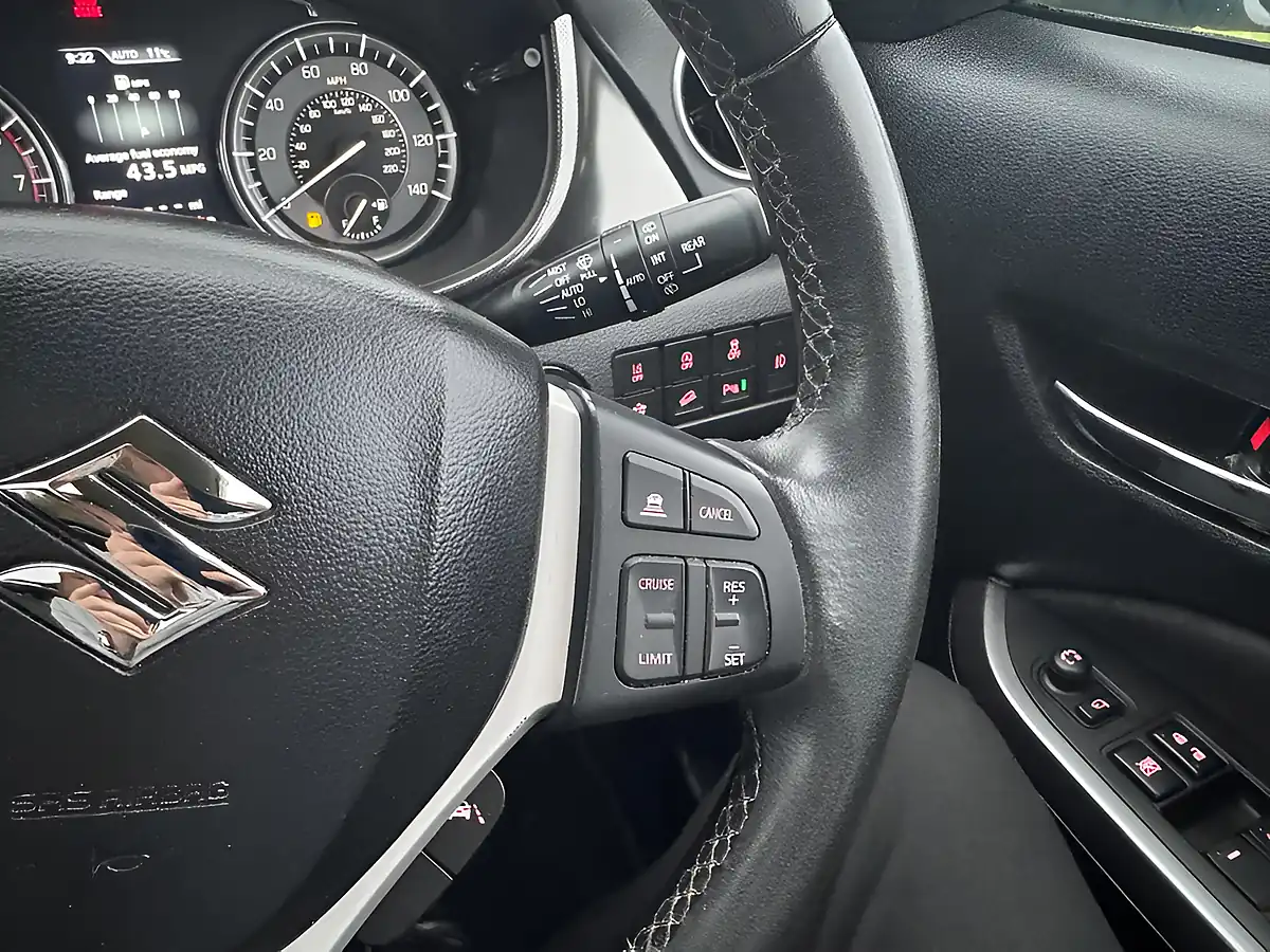 Used 2018 Suzuki Vitara SZ5 Blue - Interior and Exterior details 14