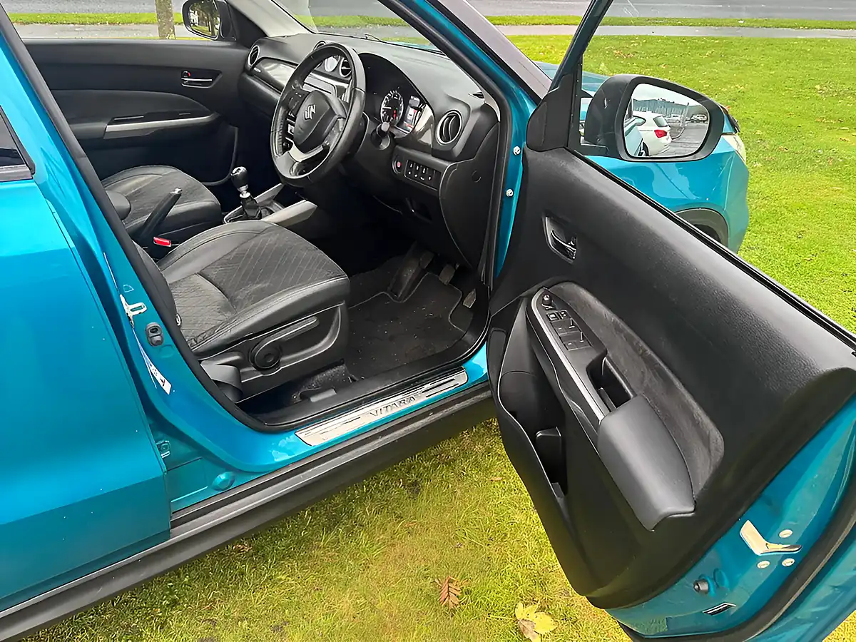 Used 2018 Suzuki Vitara SZ5 Blue - Interior and Exterior details 8