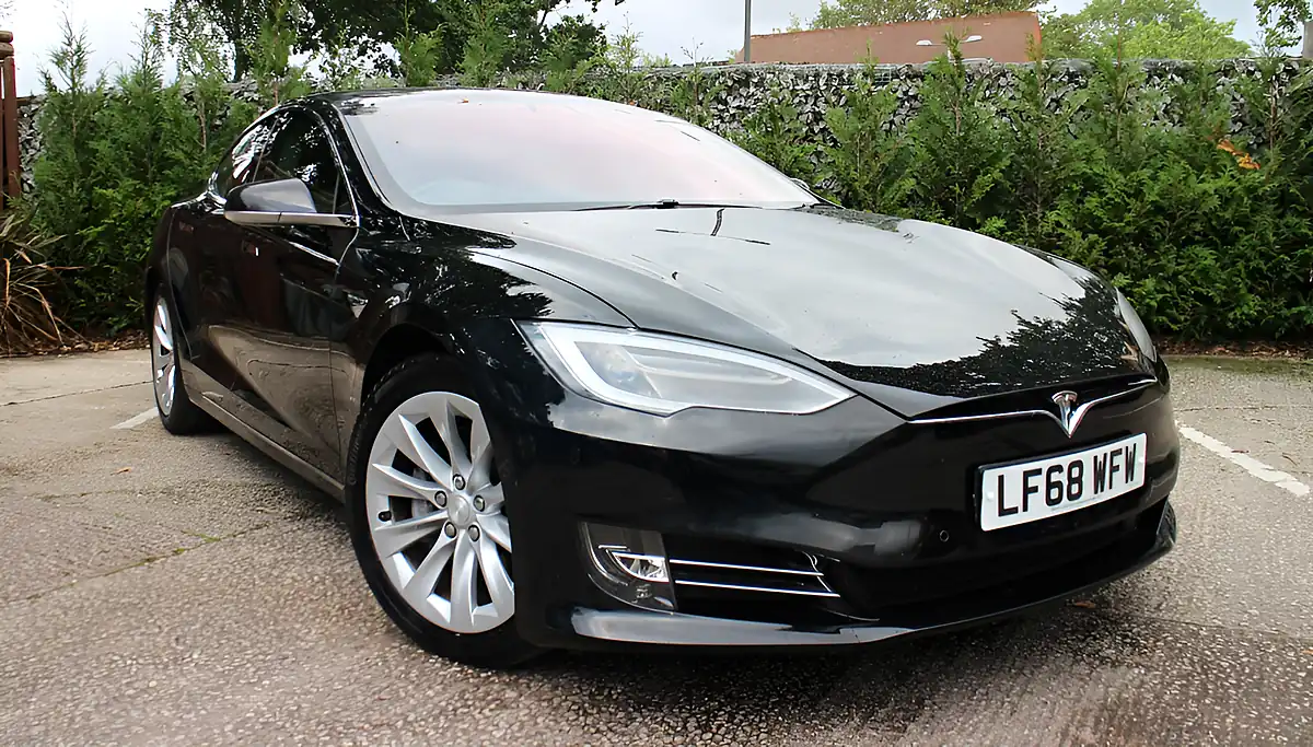 Used 2018 Tesla Model S 75 Black - Front View