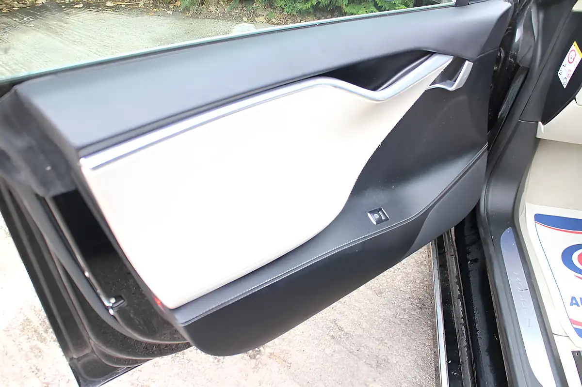 Used 2018 Tesla Model S 75 Black - Interior and Exterior details 10
