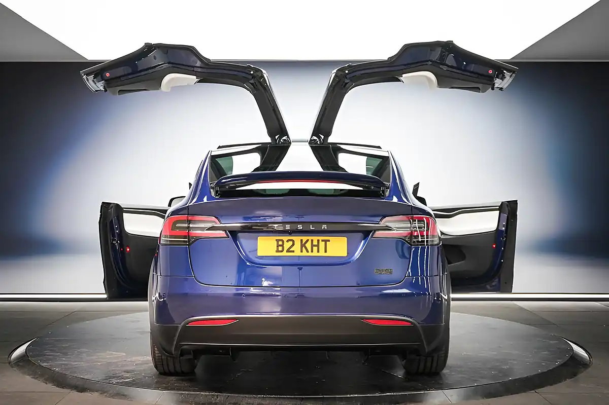 Used 2018 Tesla Model X Deep Blue - Interior and Exterior details 4