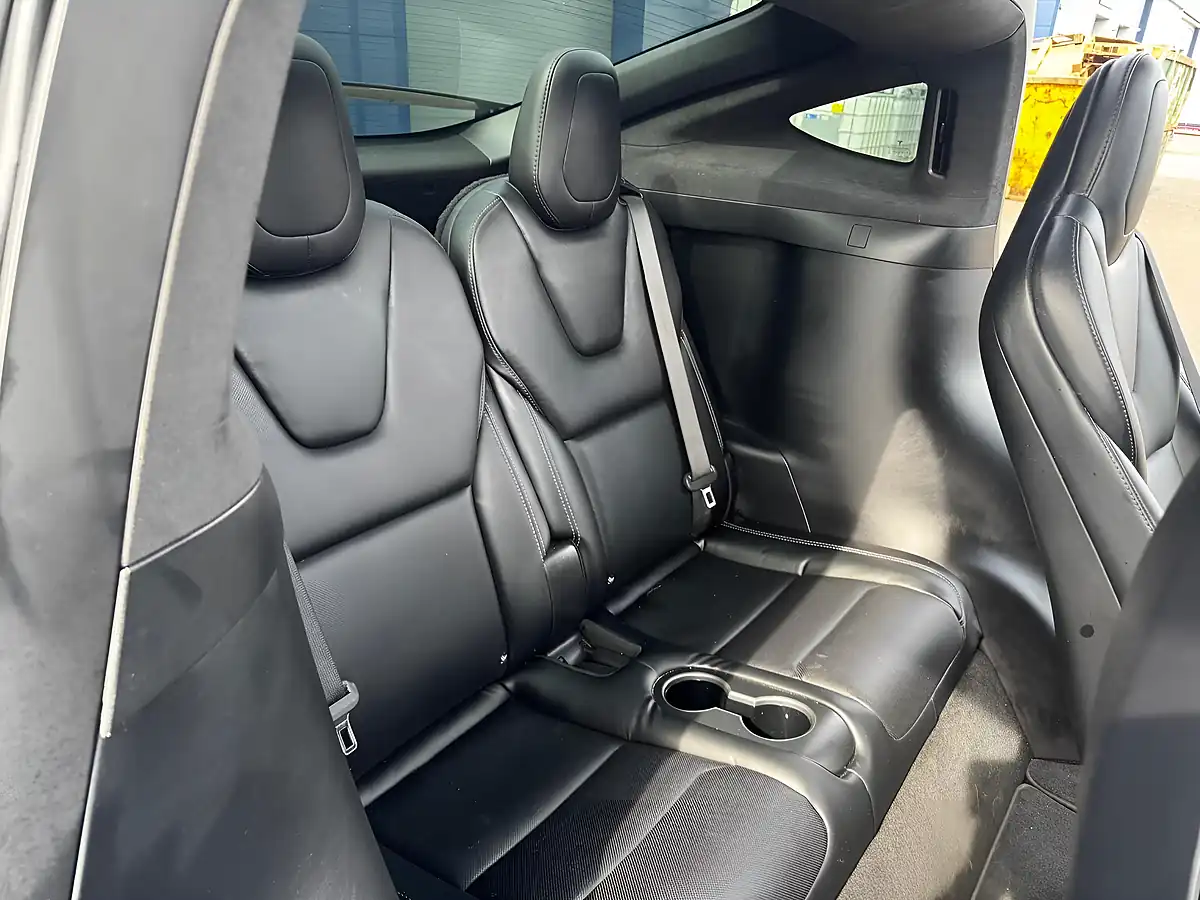 Used 2018 Tesla Model X Performance Grey - Interior and Exterior details 12