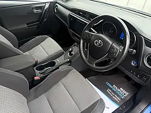 Used 2018 Toyota Auris Design Blue - Interior and Exterior details 11