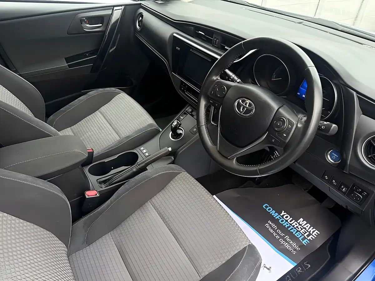 Used 2018 Toyota Auris Design Blue - Interior and Exterior details 11