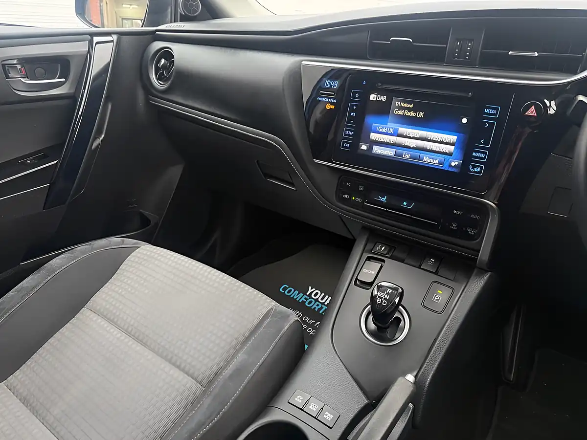 Used 2018 Toyota Auris Design Blue - Interior and Exterior details 13