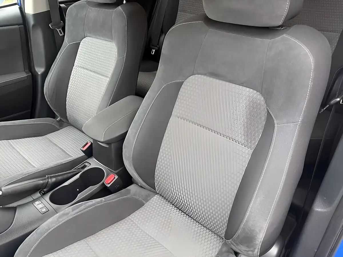 Used 2018 Toyota Auris Design Blue - Interior and Exterior details 14