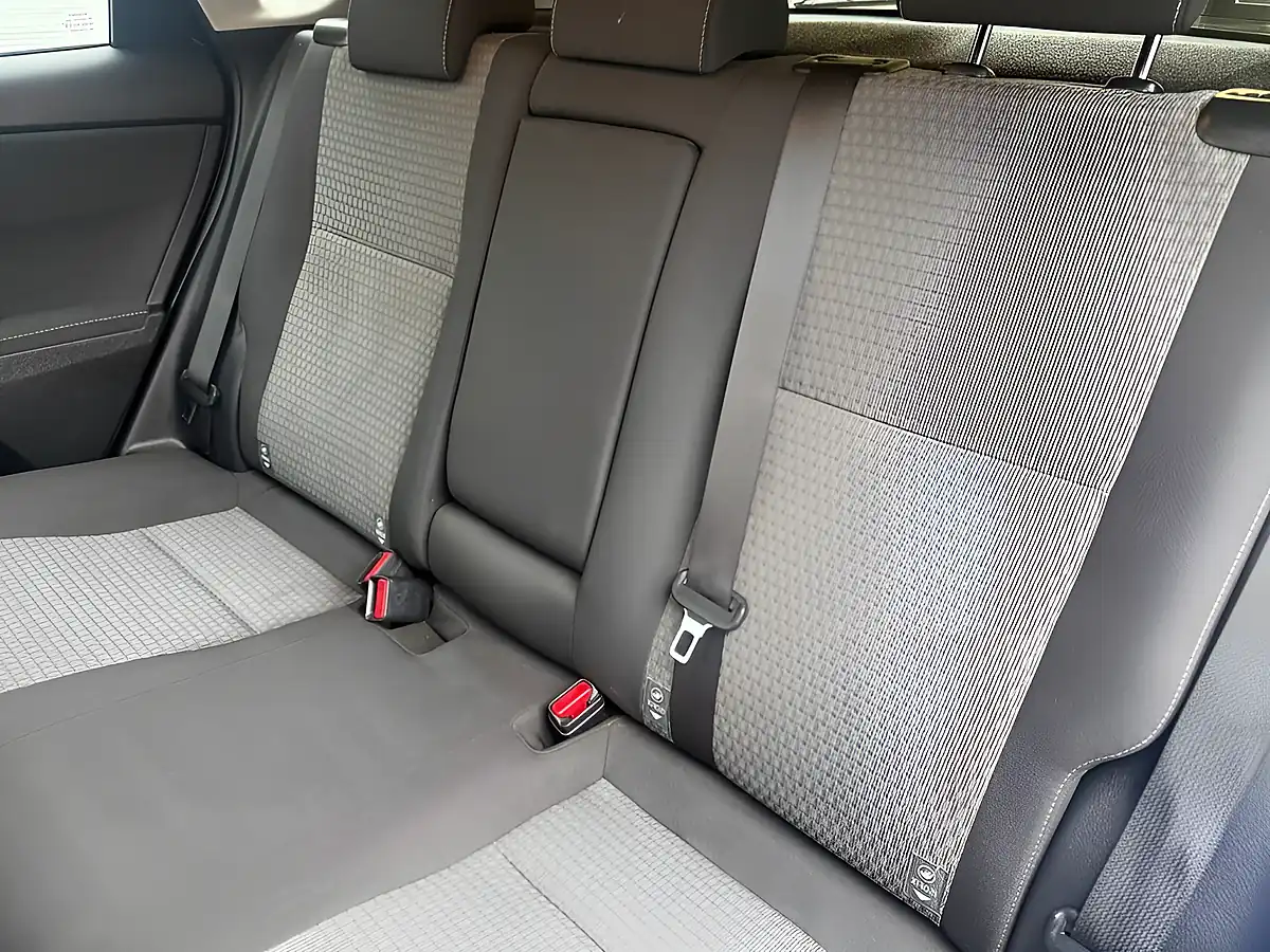 Used 2018 Toyota Auris Design Blue - Interior and Exterior details 20
