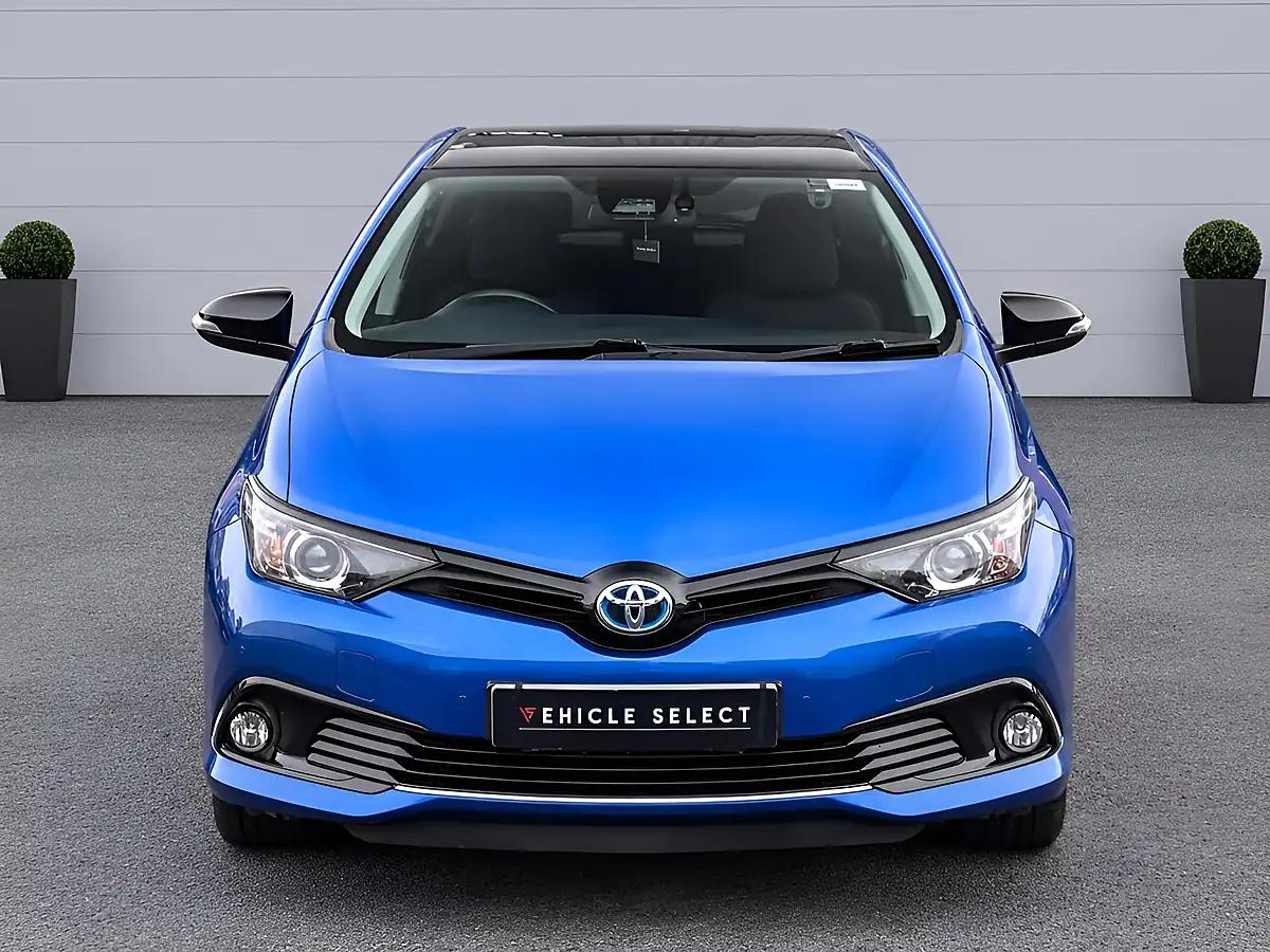 Used 2018 Toyota Auris Design Blue - Interior and Exterior details 5