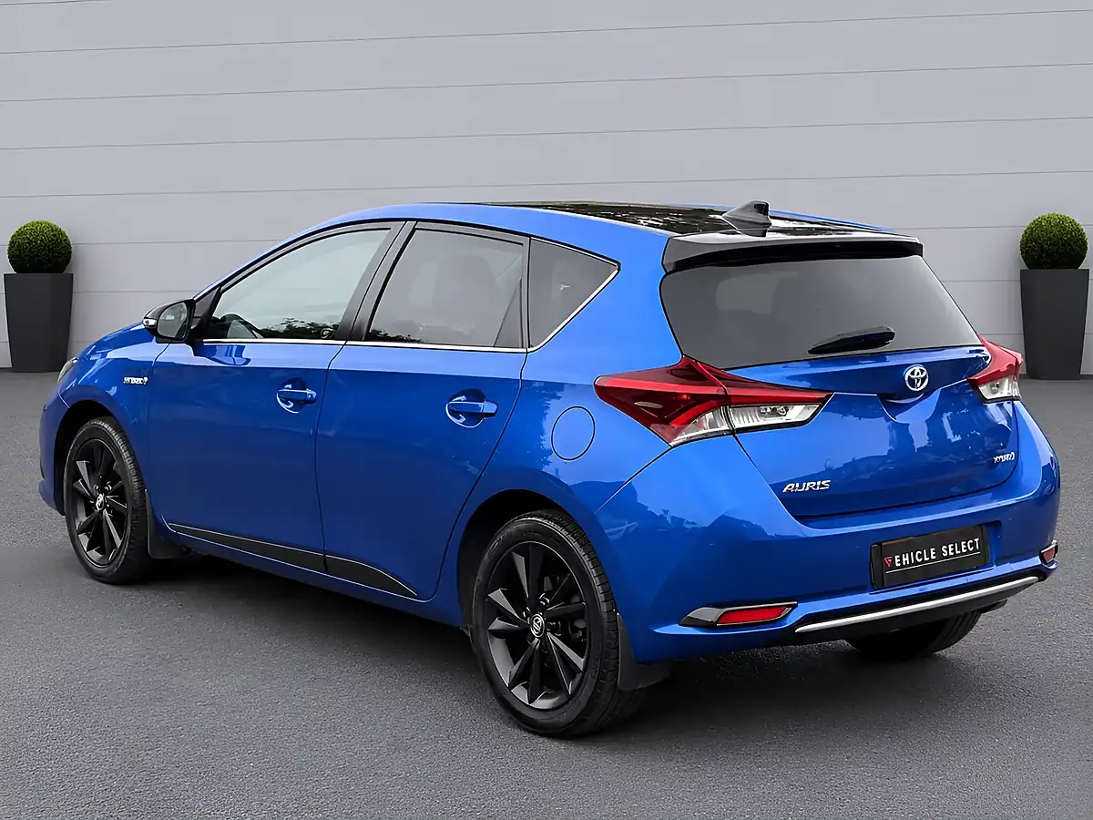 Used 2018 Toyota Auris Design Blue - Interior and Exterior details 8