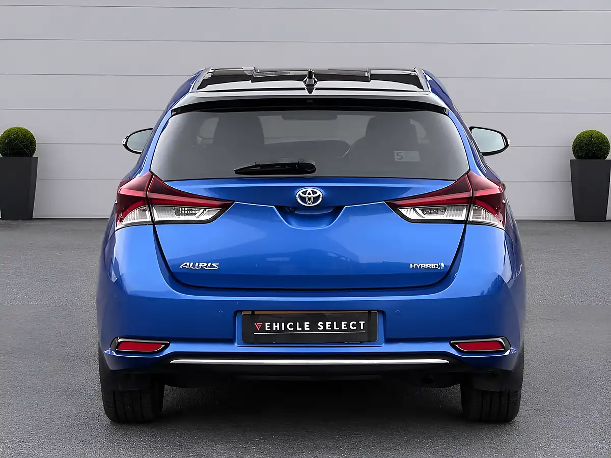 Used 2018 Toyota Auris Design Blue - Interior and Exterior details 9