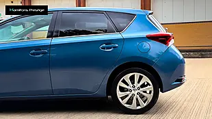 Used 2018 Toyota Auris Excel Blue - Interior and Exterior details 11