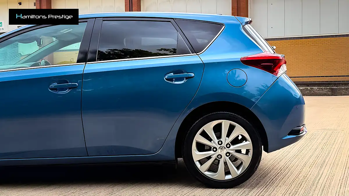 Used 2018 Toyota Auris Excel Blue - Interior and Exterior details 11
