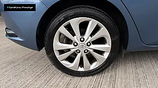 Used 2018 Toyota Auris Excel Blue - Interior and Exterior details 13